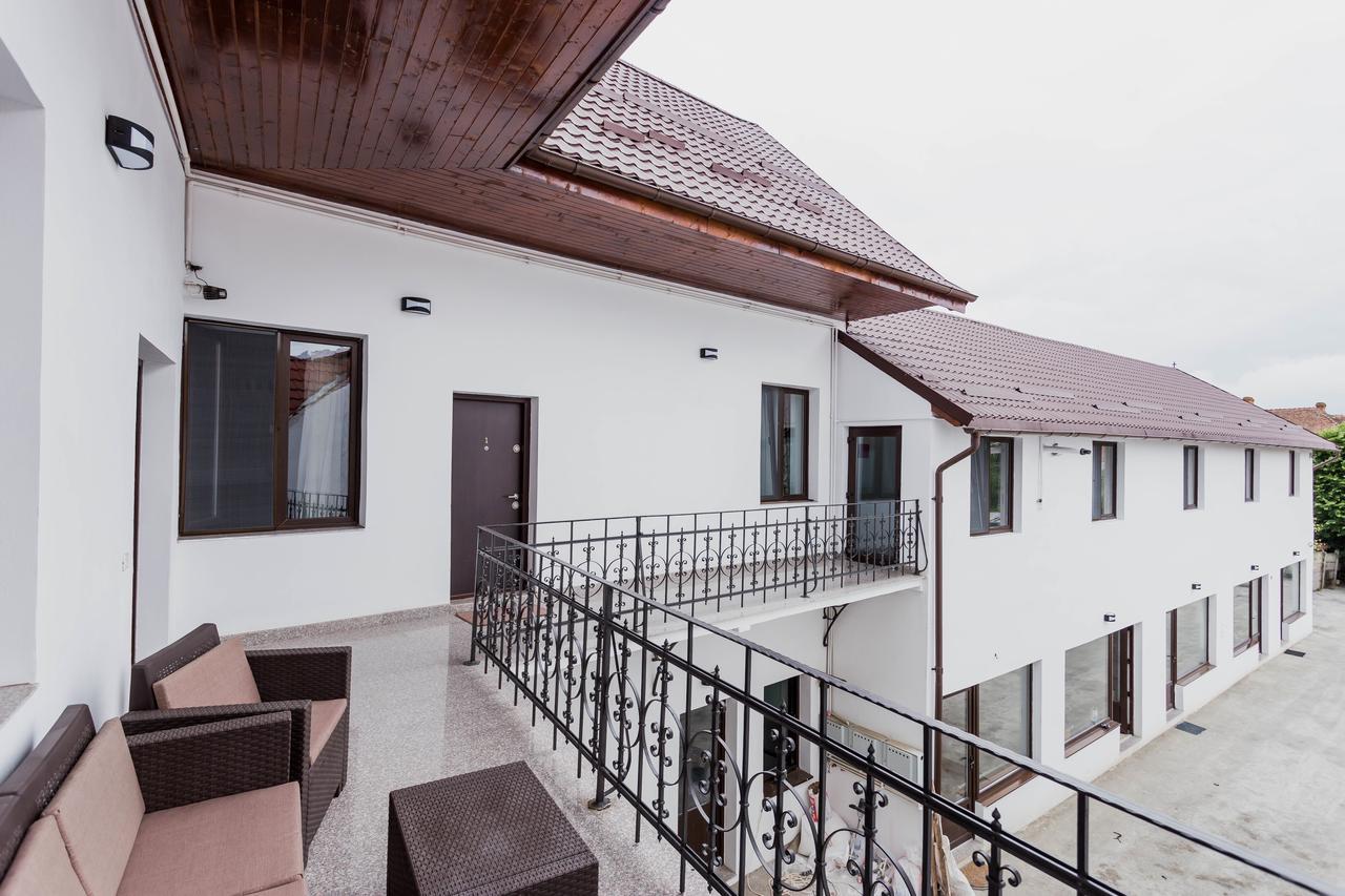 Hotel Elegant House Făgăraş Exterior foto