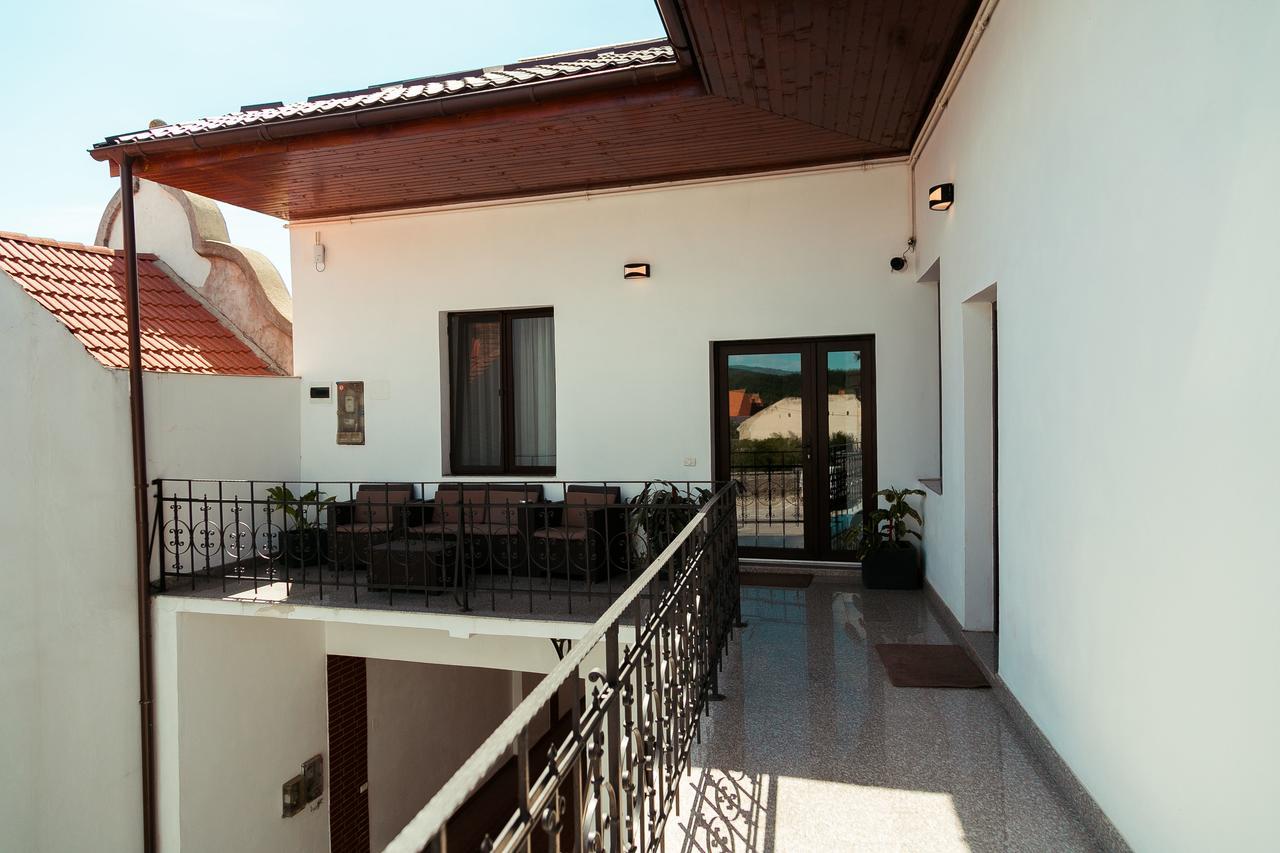 Hotel Elegant House Făgăraş Exterior foto